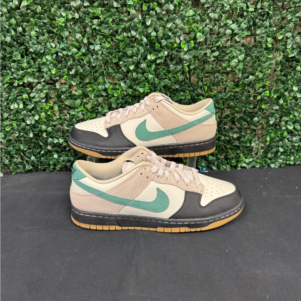 Nike Men's Low-Top Sneakers in Beige, Black & Teal